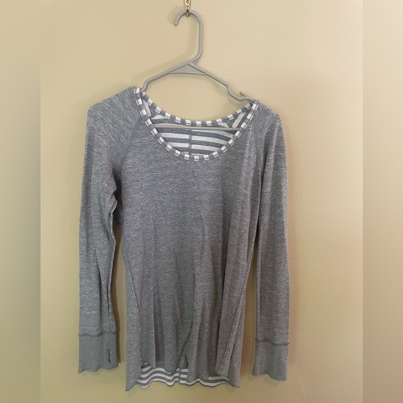 LULULEMON sz S/M, 8, Open Your Heart L/S, grey & white stripe, reversible - Picture 7 of 9
